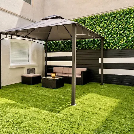 Elegant With Shared Courtyard-center