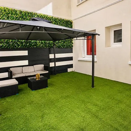 Elegant With Shared Courtyard-center